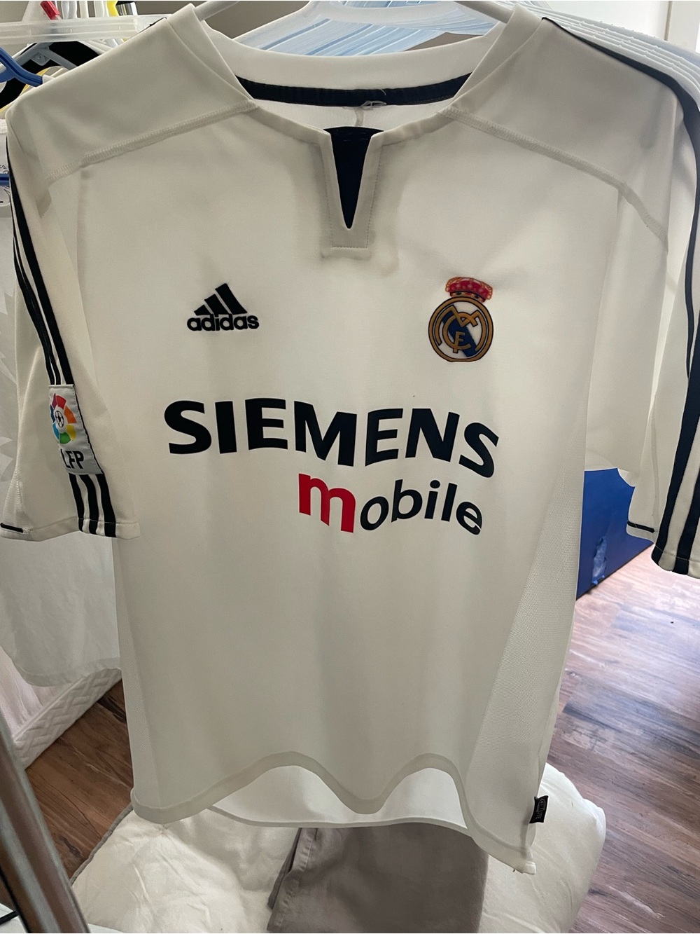 Real Madrid Adidas Home Kit- GREAT CONDITION SIZE LARGE